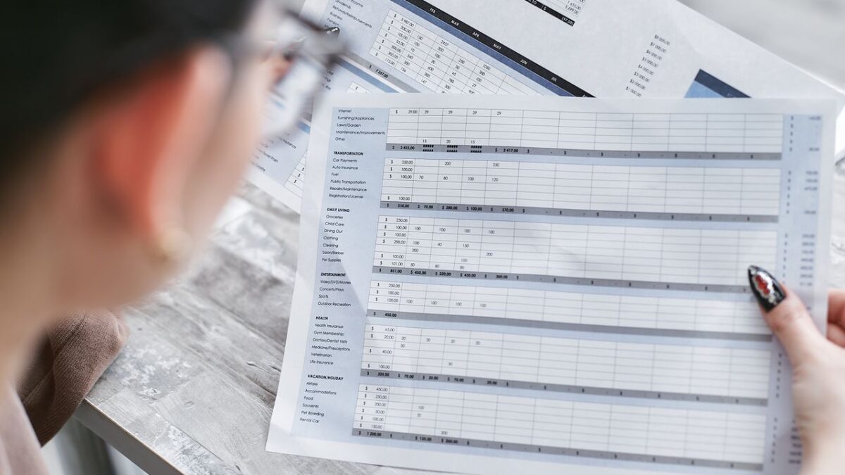 Predikcia NBS na rok 2025 a skutočnosť: rozdiel po zložkách